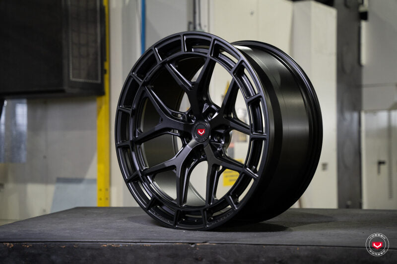 Vossen LC3-01 - 22x12 - ET30 - 5x112 - 66.56 - Deep - SB - OEM Cap - 24+ AMG GT Coupe - Rear