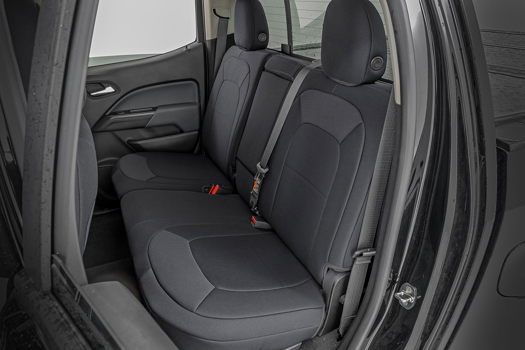 colorado-canyon-install-cupholder.jpg